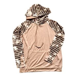 7th Ray ,NWOT Hoodie long sleeve top size L